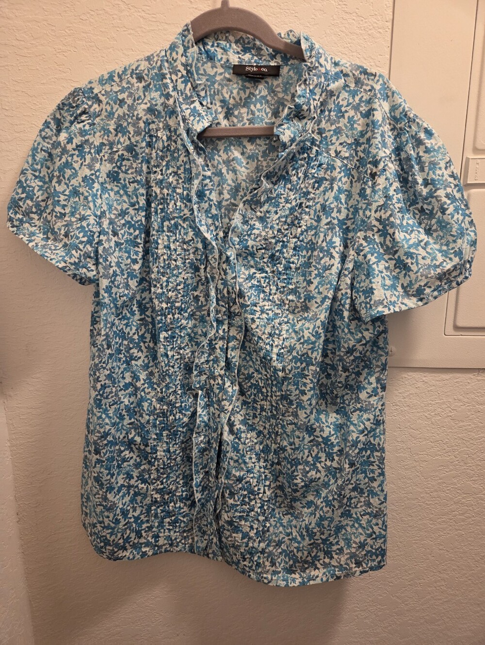 Women's Short-Sleeve Floral Print Shirt - Blue
